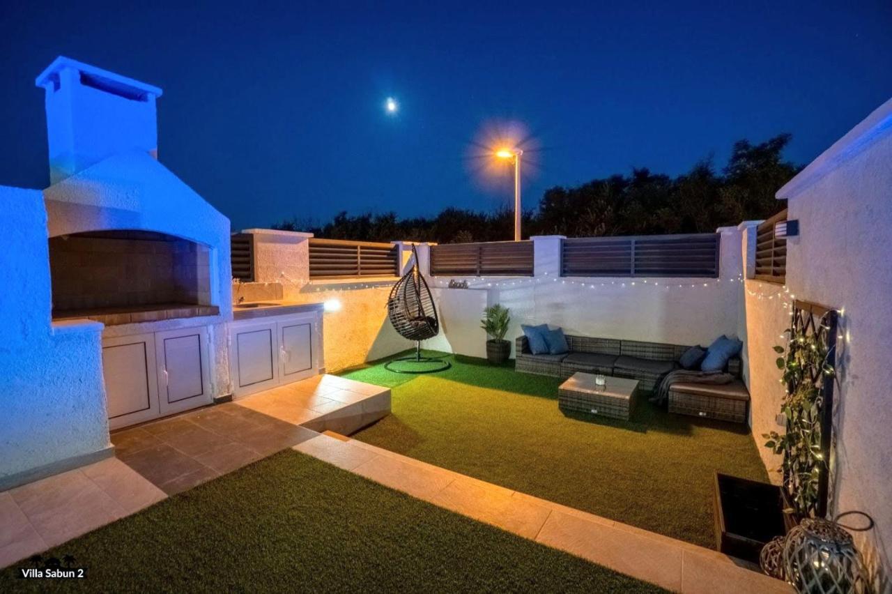 Villas Sabun - Modern House With Heated Pool Привлака Екстер'єр фото