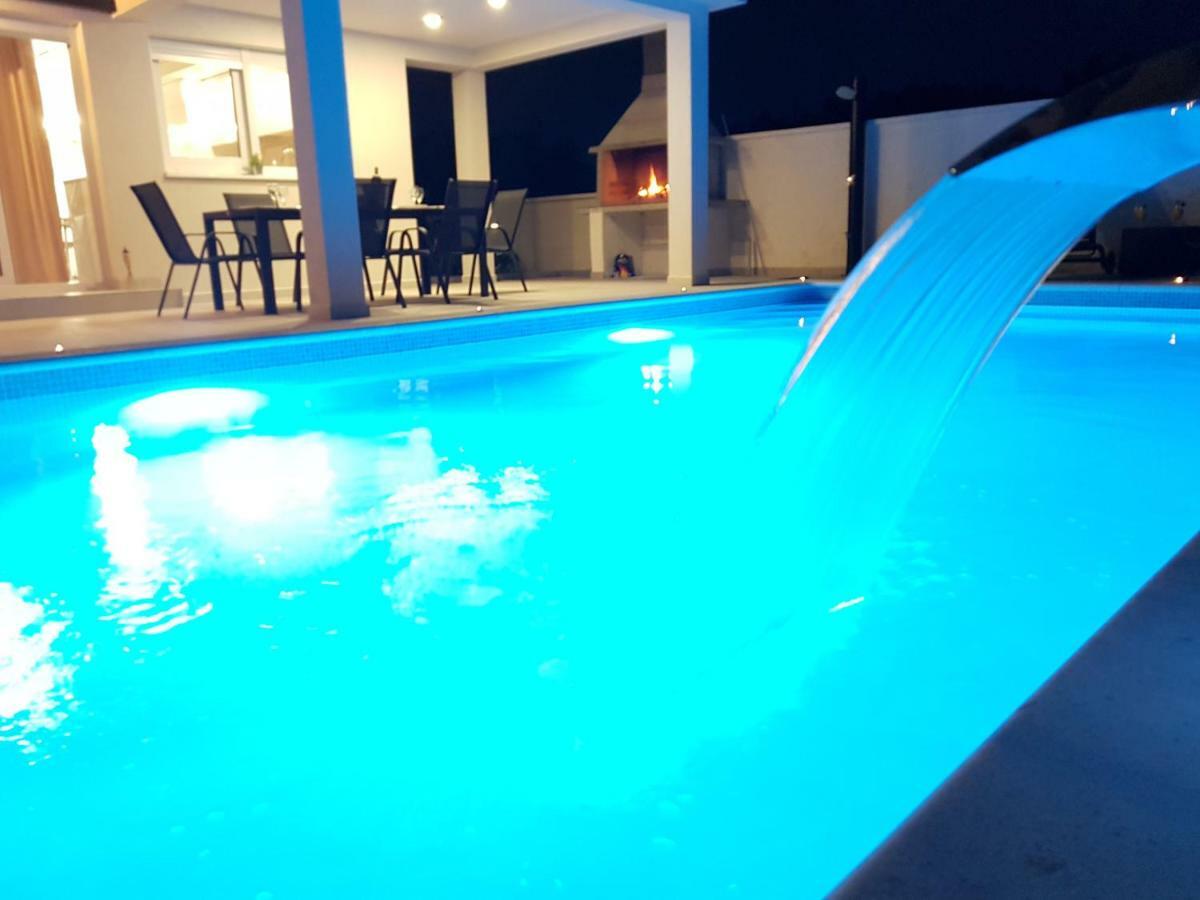 Villas Sabun - Modern House With Heated Pool Привлака Екстер'єр фото