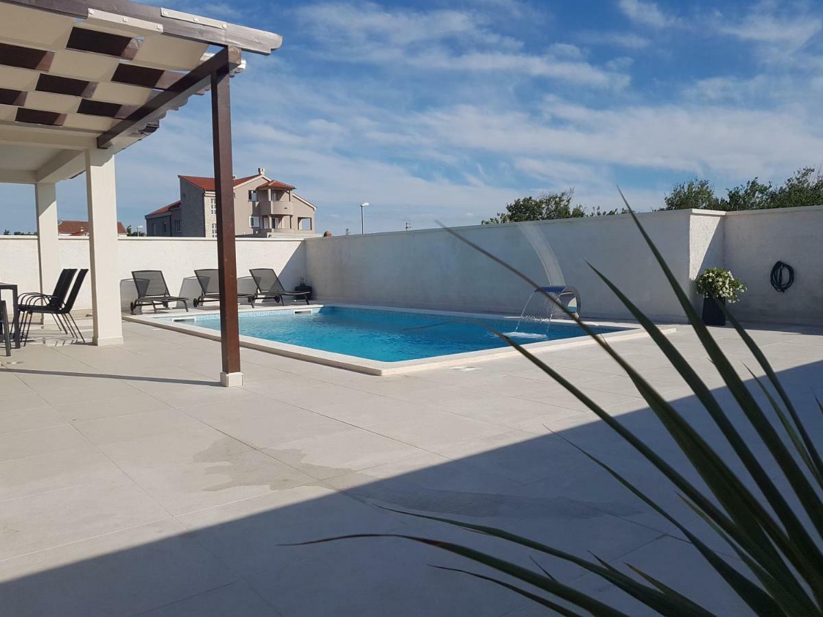 Villas Sabun - Modern House With Heated Pool Привлака Екстер'єр фото