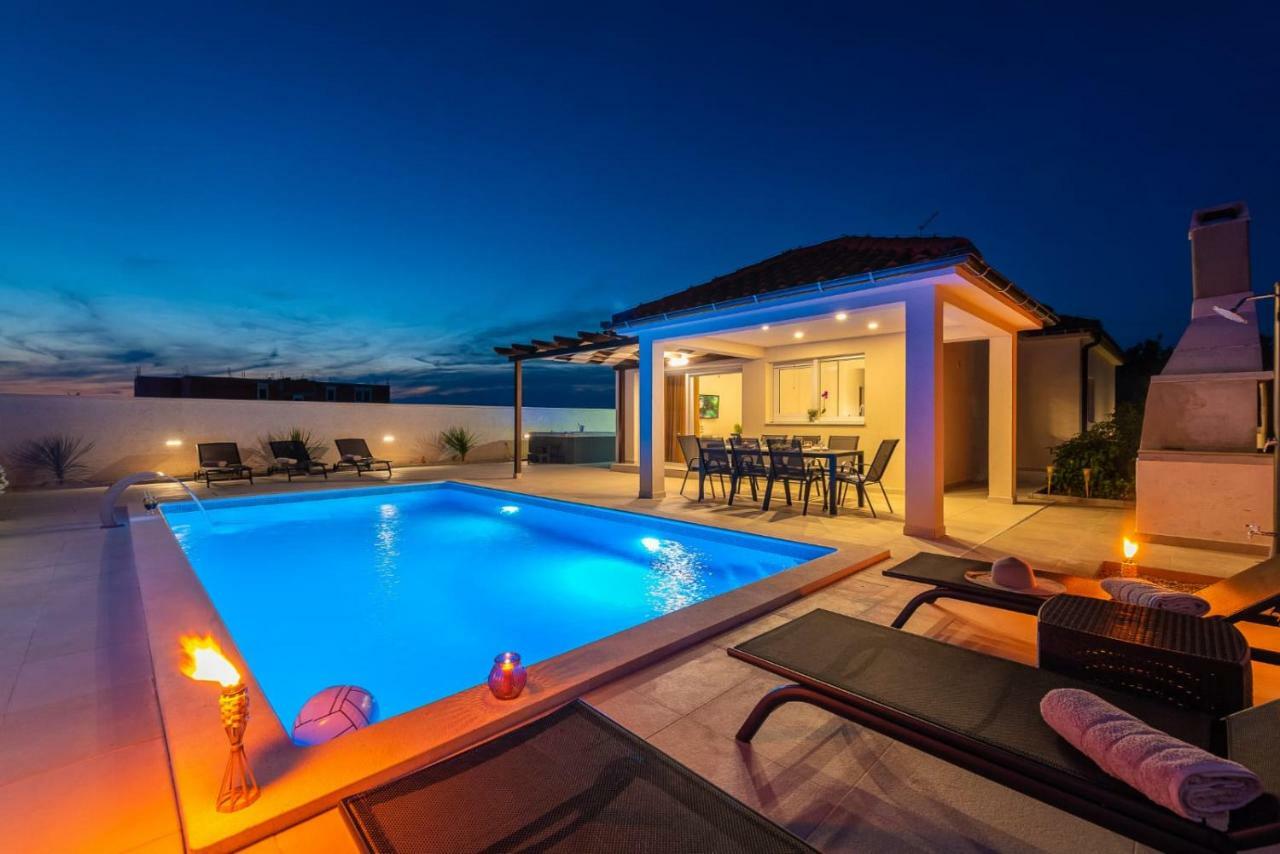 Villas Sabun - Modern House With Heated Pool Привлака Екстер'єр фото