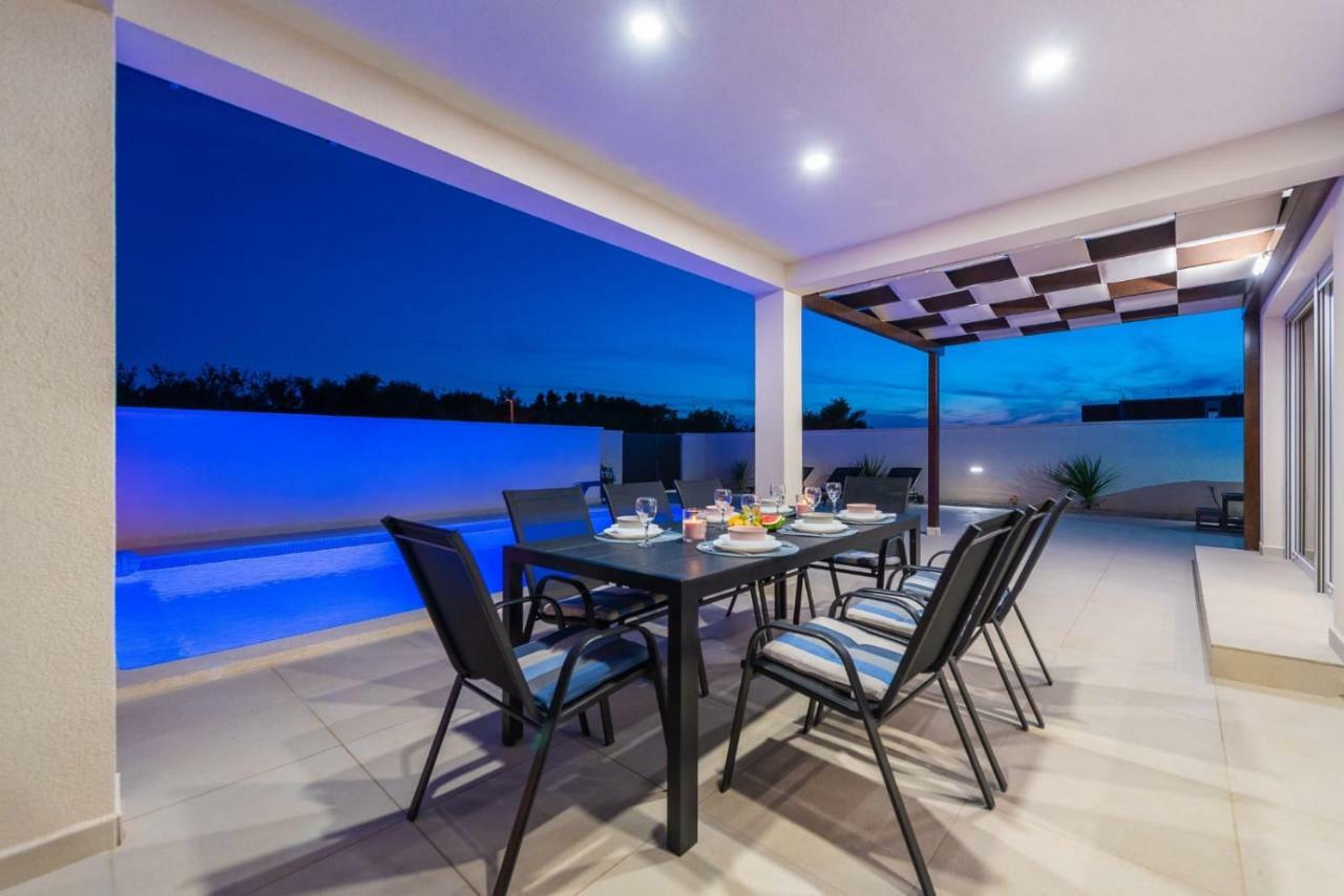 Villas Sabun - Modern House With Heated Pool Привлака Екстер'єр фото