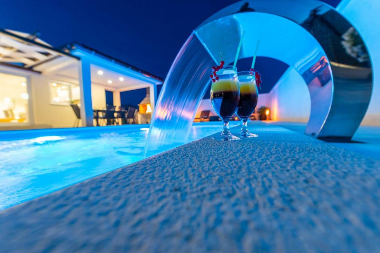 Villas Sabun - Modern House With Heated Pool Привлака Екстер'єр фото
